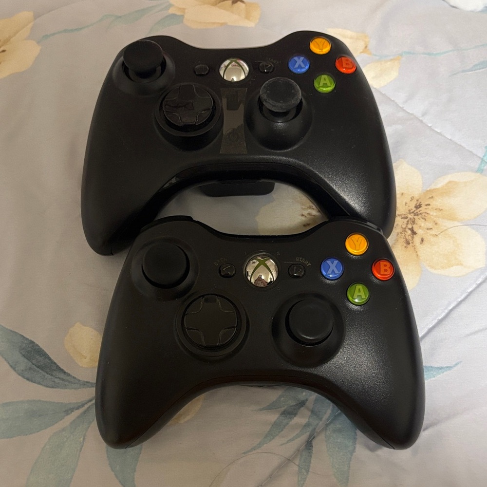 Black Wireless Game Controller for Xbox